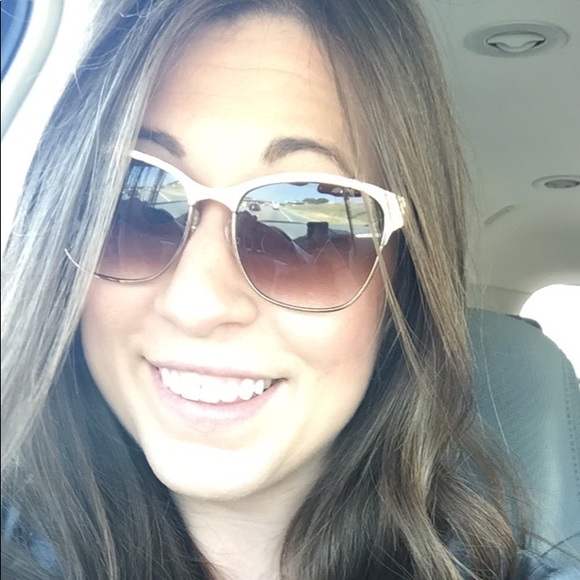 Meet your Posher, Julia - Picture 1 of 1